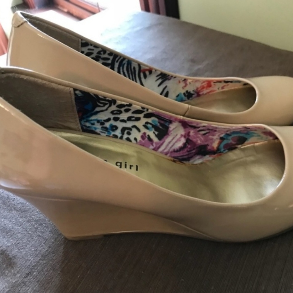 Madden Girl Patent Leather Pumps size 10 nude